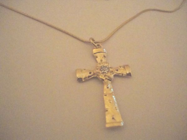 Gargantilha Crucifixo com Strass