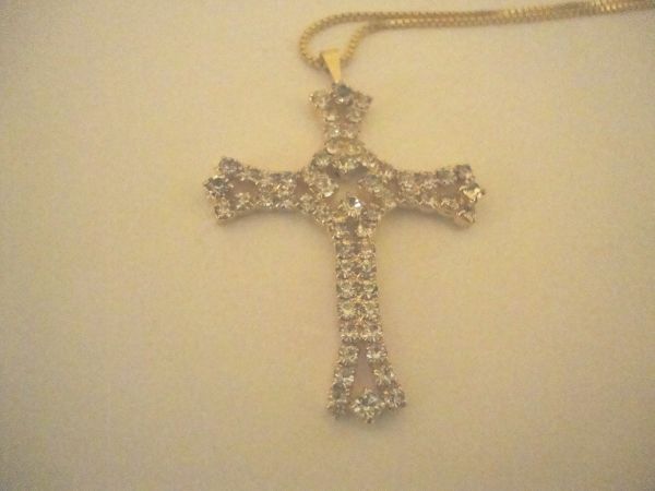 Colar Crucifixo com Strass