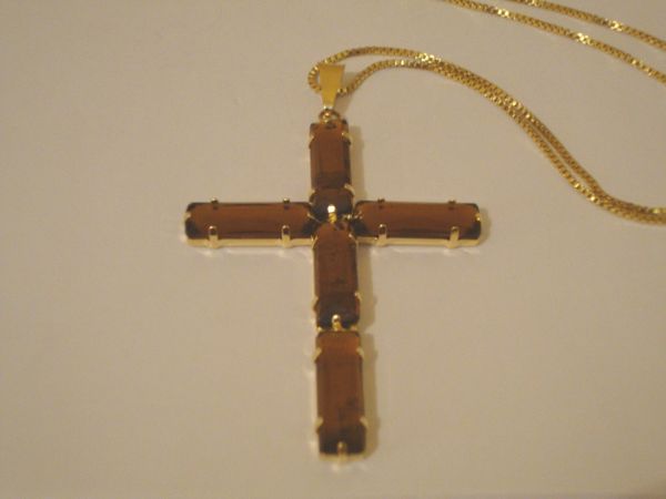 Colar com Crucifixo Grande